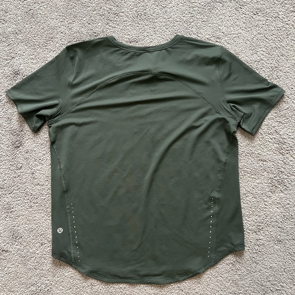 Lululemon Lightweight Training Short-Sleeve Shirt Size 8 - Picture 3 of 4
